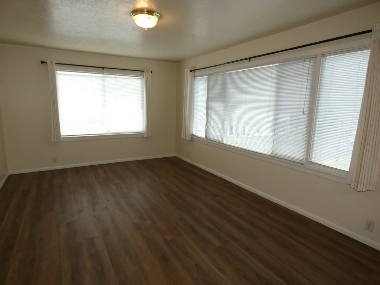 824 1/2 S C St - Photo 7 of 19