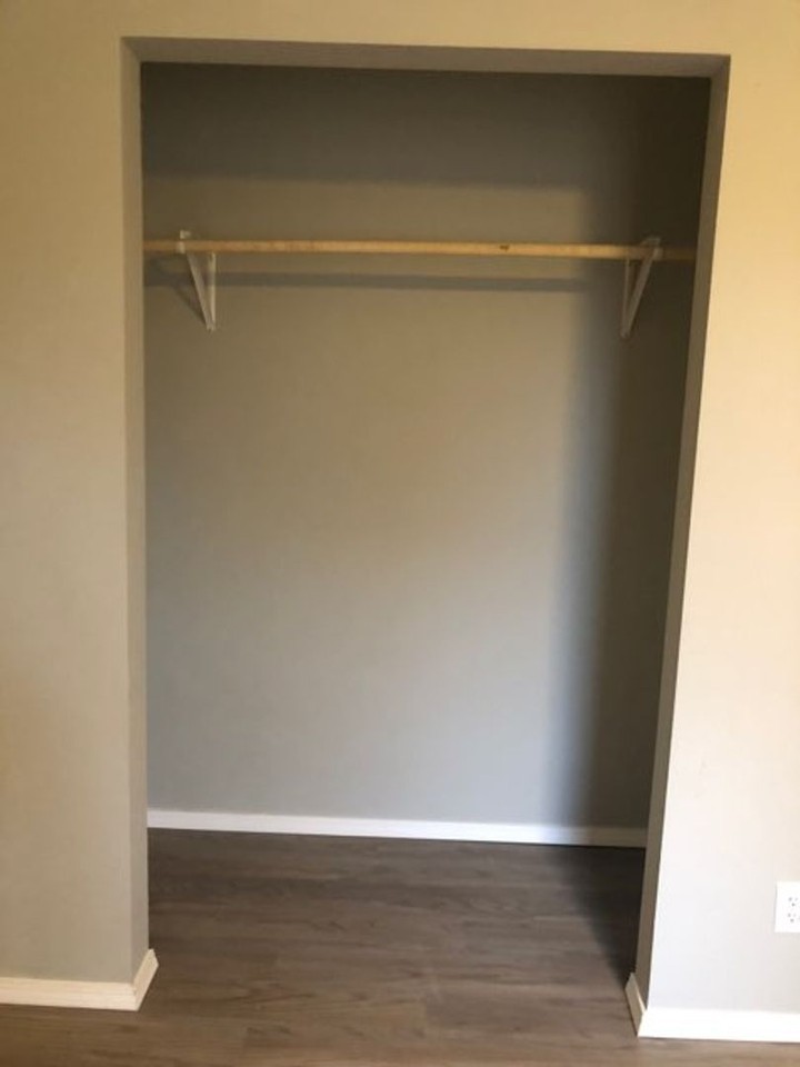 2715 W Lincoln St - Photo 3 of 15