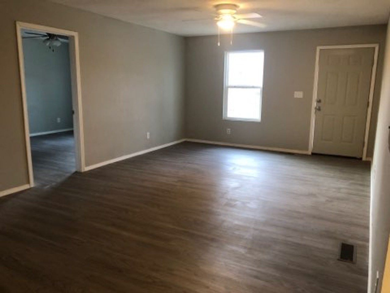 2715 W Lincoln St - Photo 4 of 15