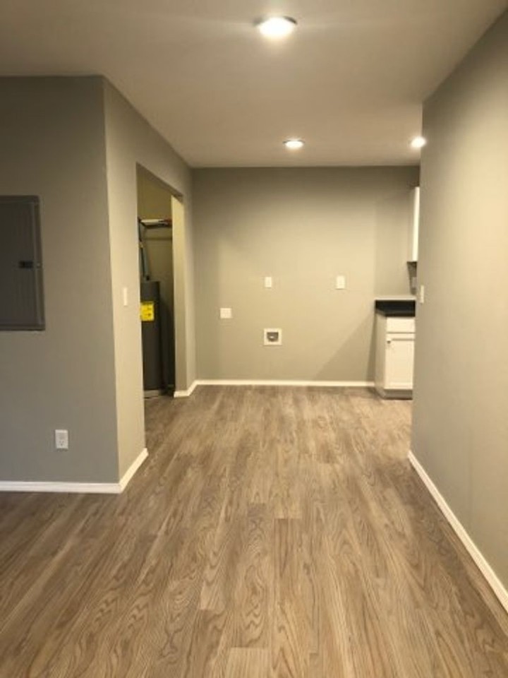 2715 W Lincoln St - Photo 5 of 15