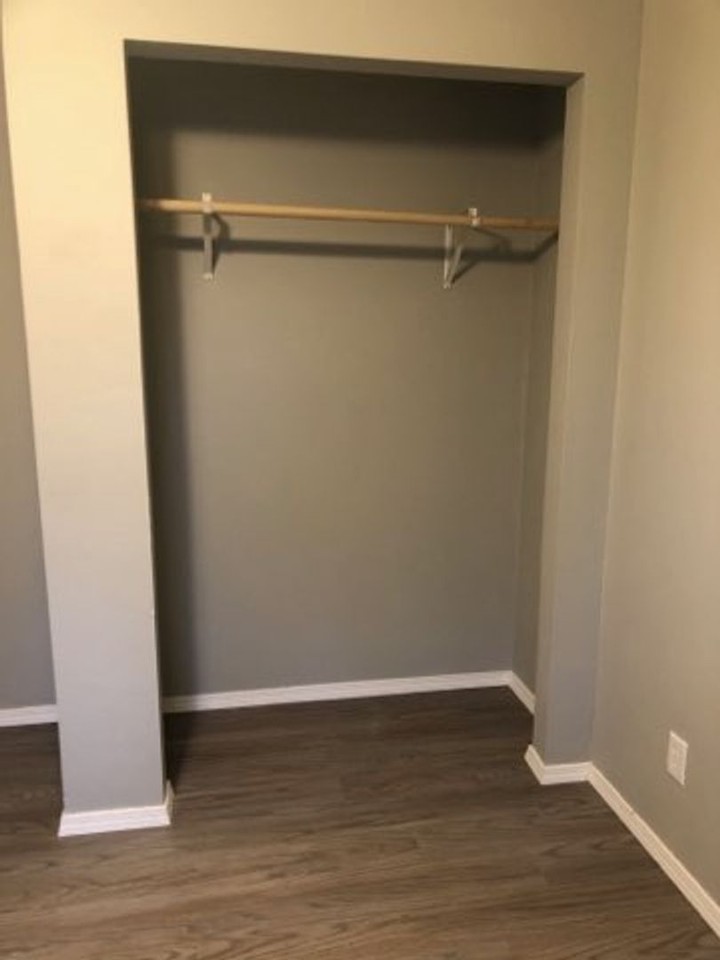 2715 W Lincoln St - Photo 7 of 15