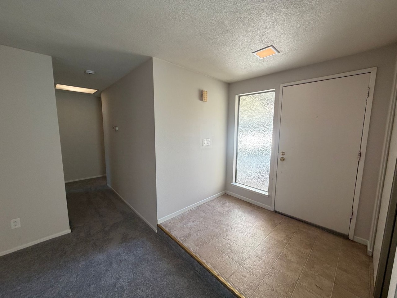 9980 Parkhurst Ct - Photo 3 of 32