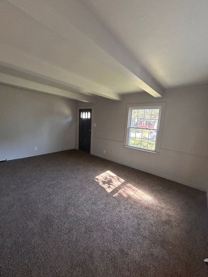 4410 Plaza Dr - Photo 2 of 7