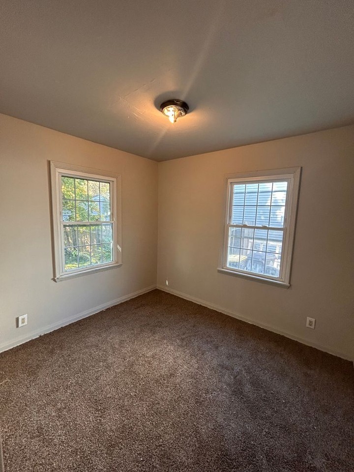 4410 Plaza Dr - Photo 4 of 7