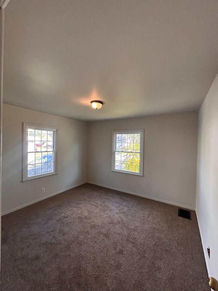 4410 Plaza Dr - Photo 5 of 7