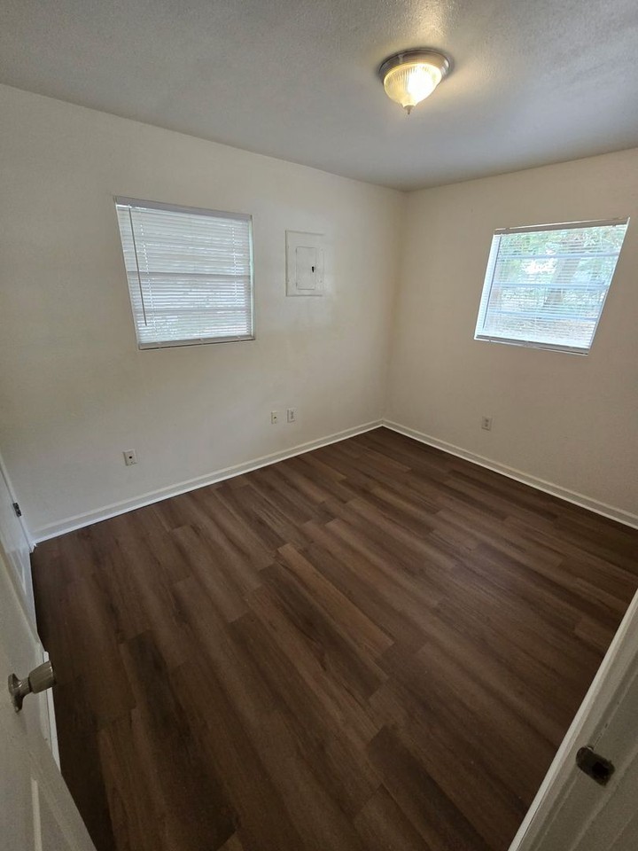 503 29th St - Photo 6 of 8