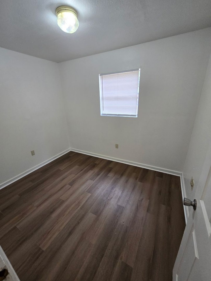 503 29th St - Photo 7 of 8