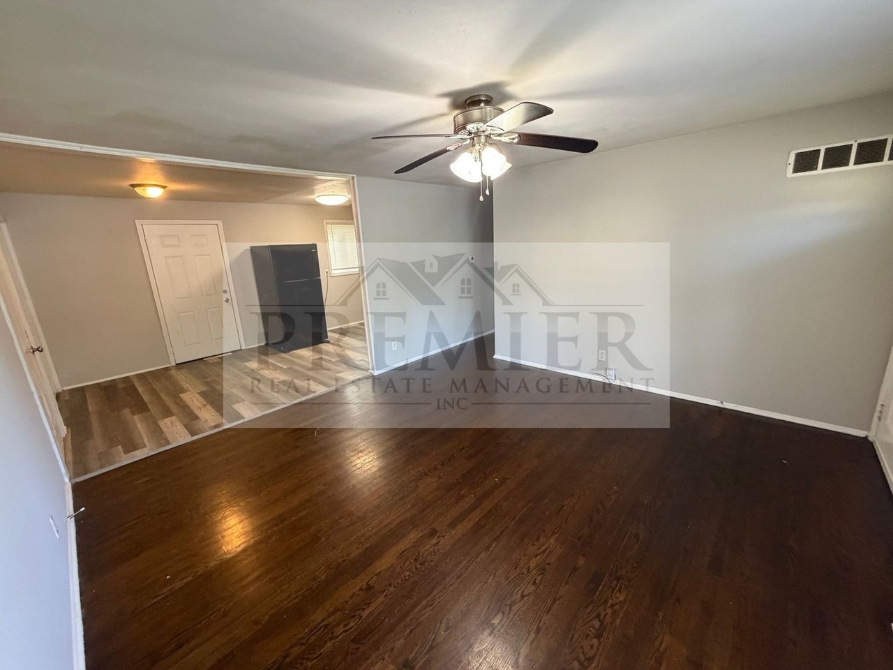 8619 Winchester Ave - Photo 3 of 18