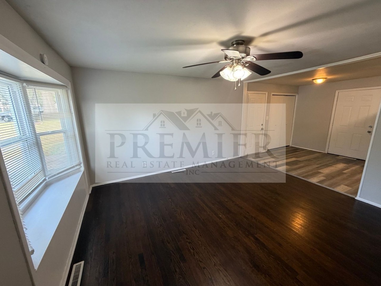 8619 Winchester Ave - Photo 4 of 18