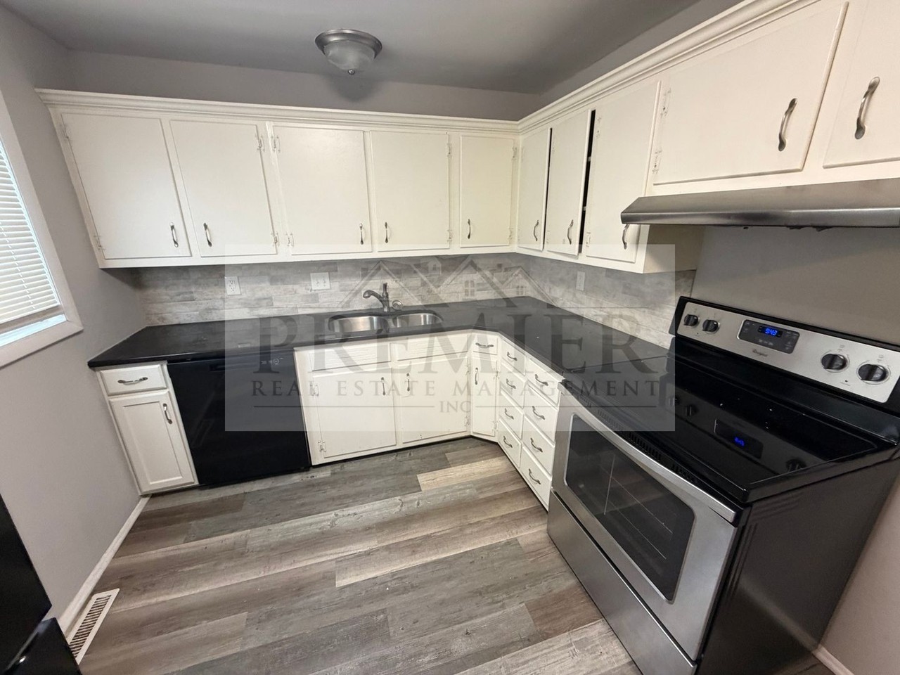 8619 Winchester Ave - Photo 6 of 18