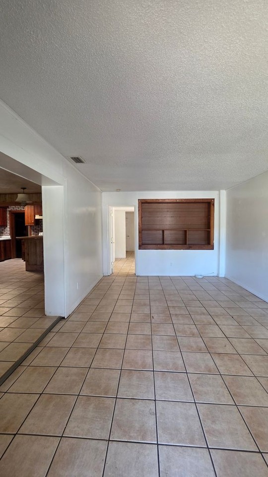 735 White St - Photo 2 of 17