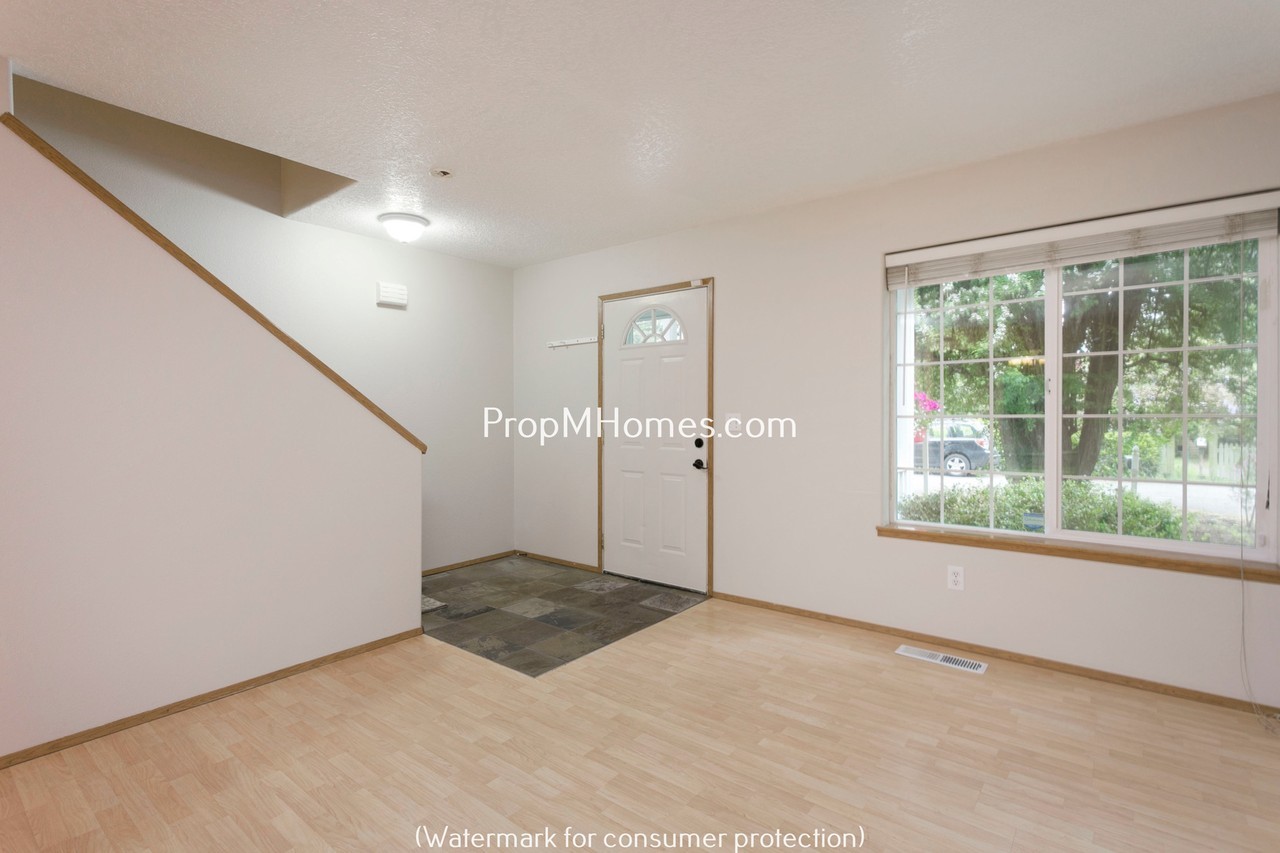 13708 Se Ramona St - Photo 3 of 31