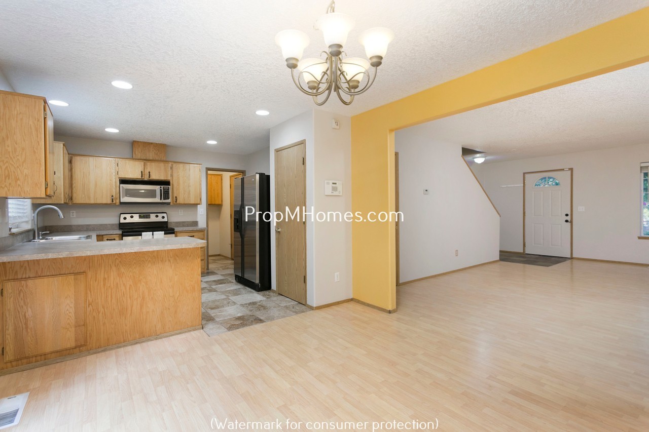 13708 Se Ramona St - Photo 6 of 31