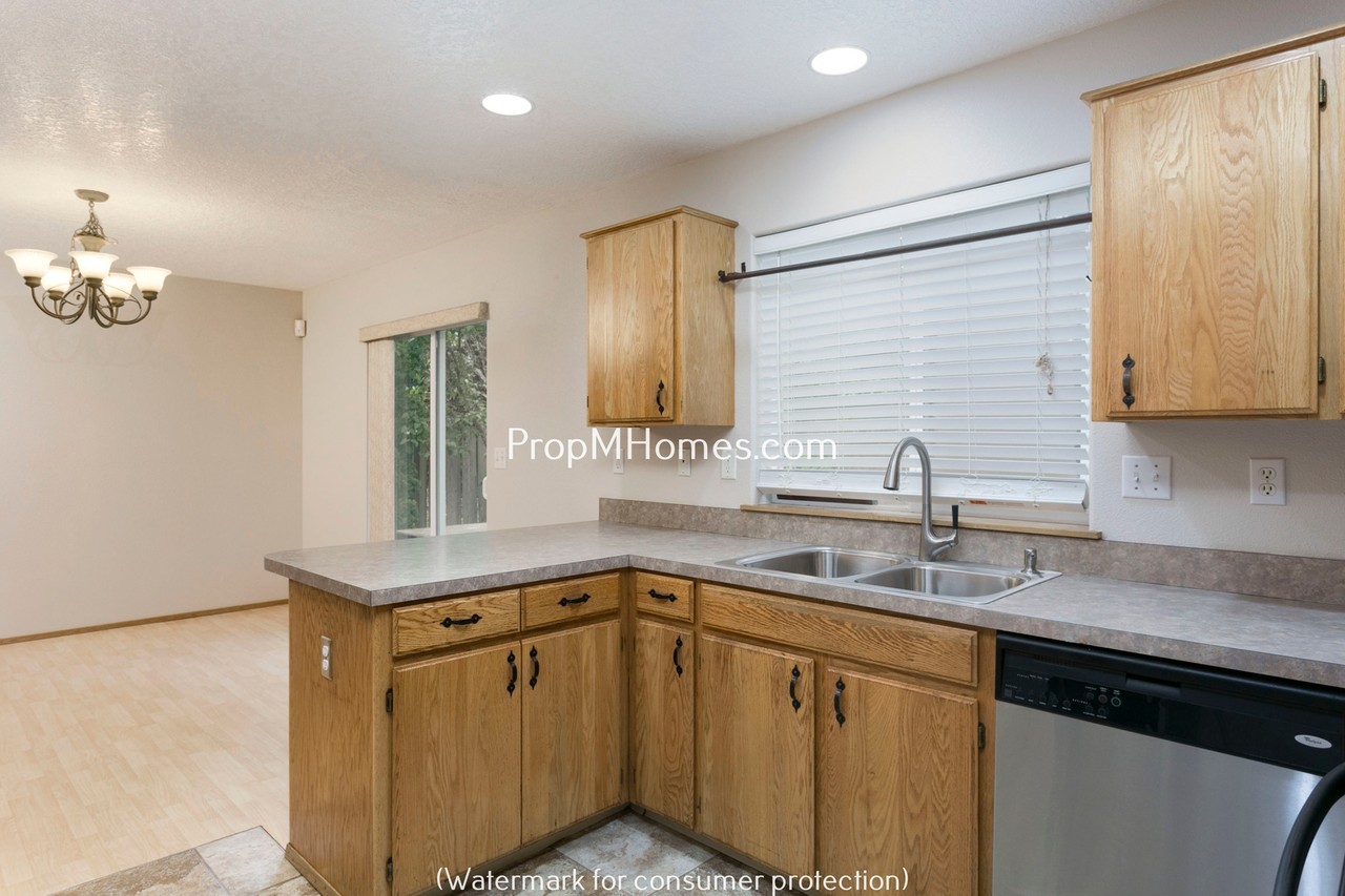 13708 Se Ramona St - Photo 7 of 31