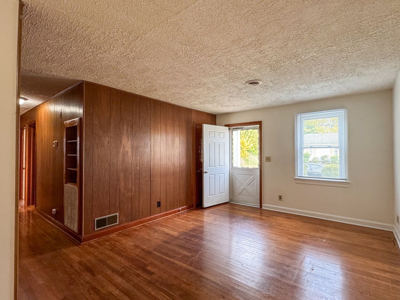 2700 Johnson St - Photo 4 of 25