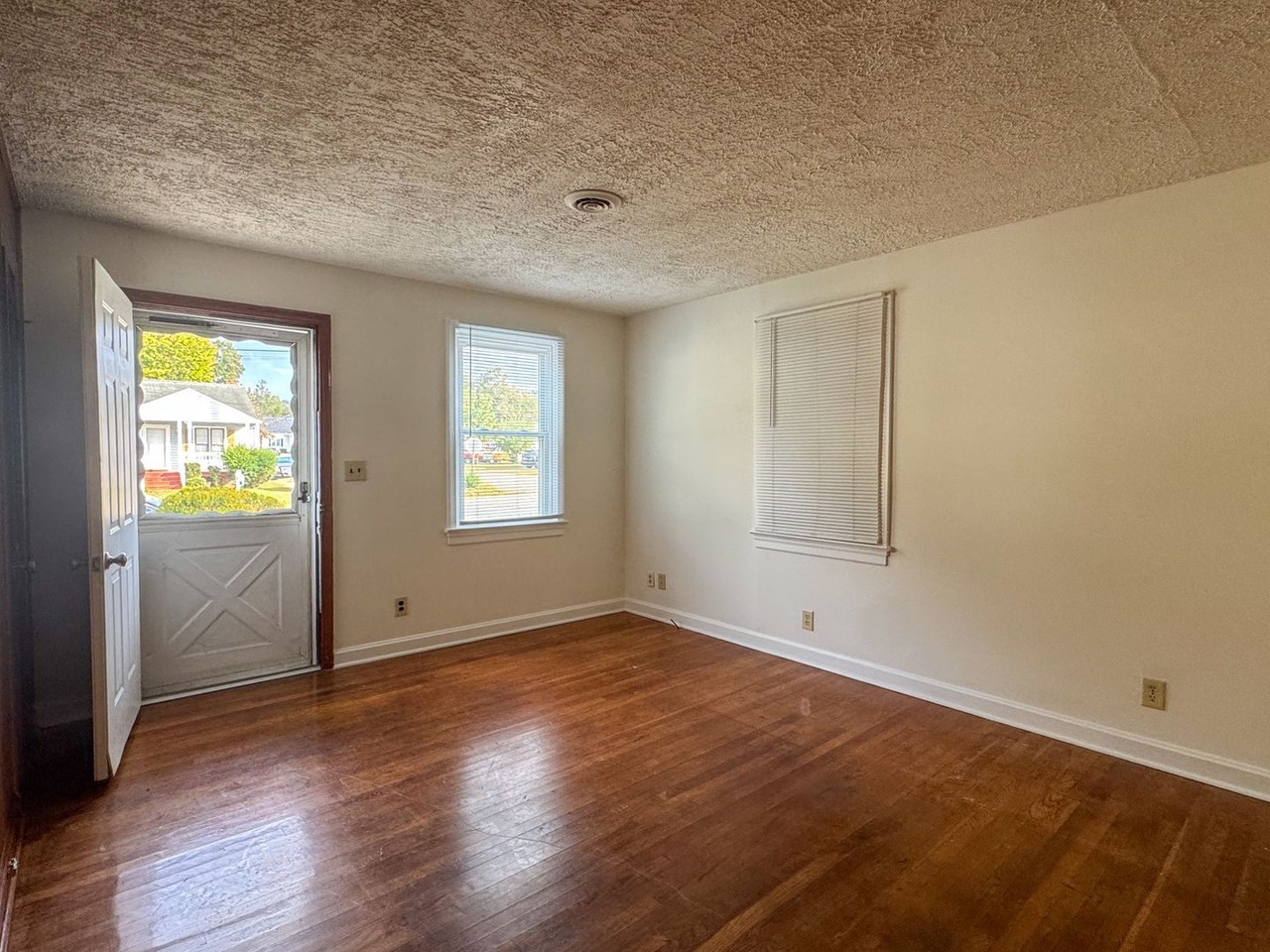 2700 Johnson St - Photo 5 of 25
