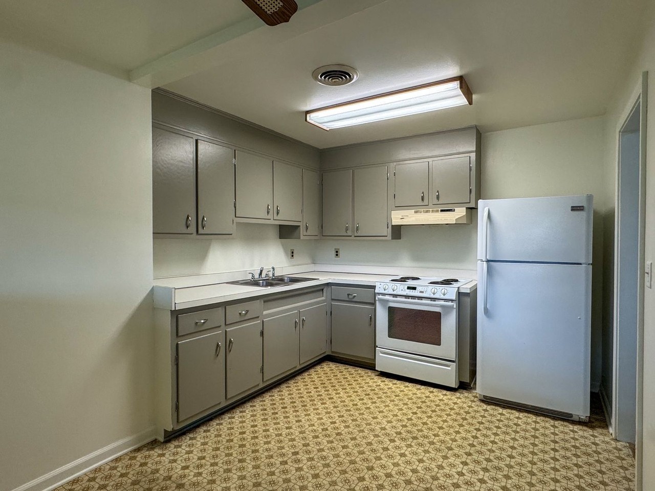 2700 Johnson St - Photo 7 of 25
