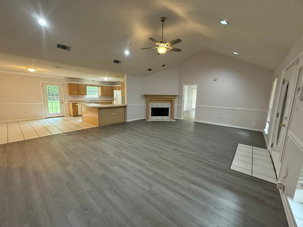5211 Southern Oaks Trl - Photo 2 of 13