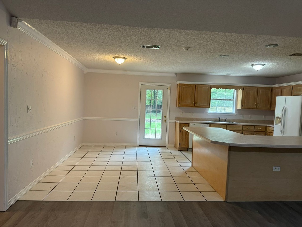 5211 Southern Oaks Trl - Photo 3 of 13