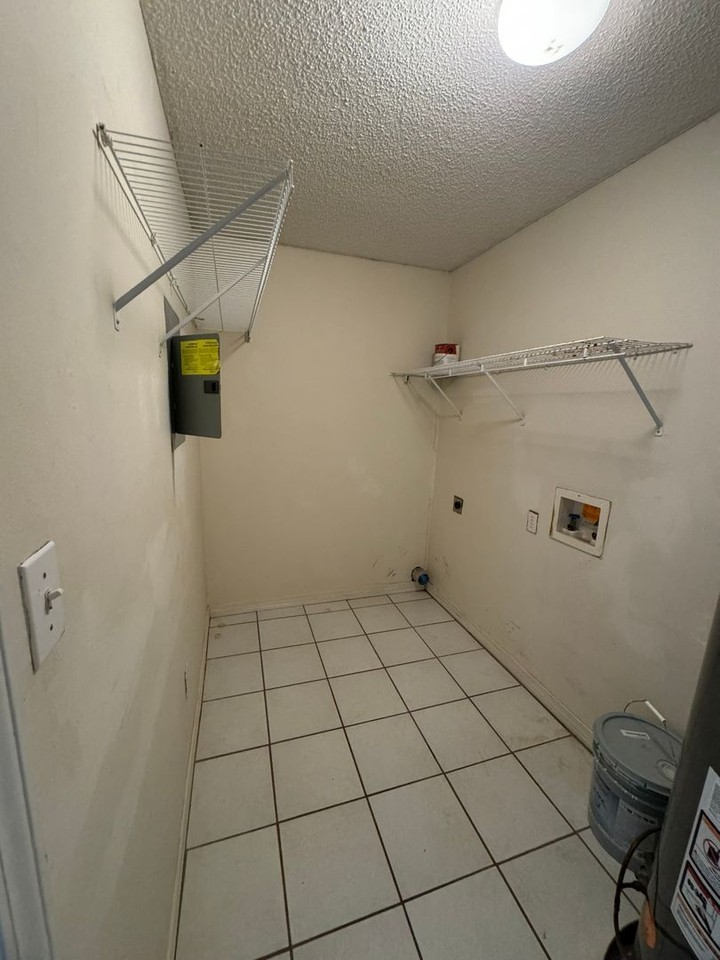 5211 Southern Oaks Trl - Photo 5 of 13