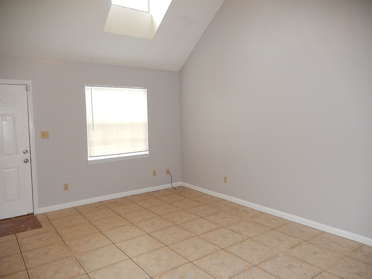 2397 Parrot Ln - Photo 4 of 18