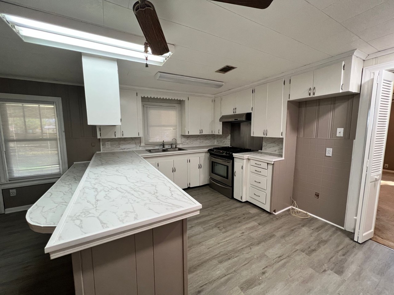 3105 Deaton St - Photo 5 of 15