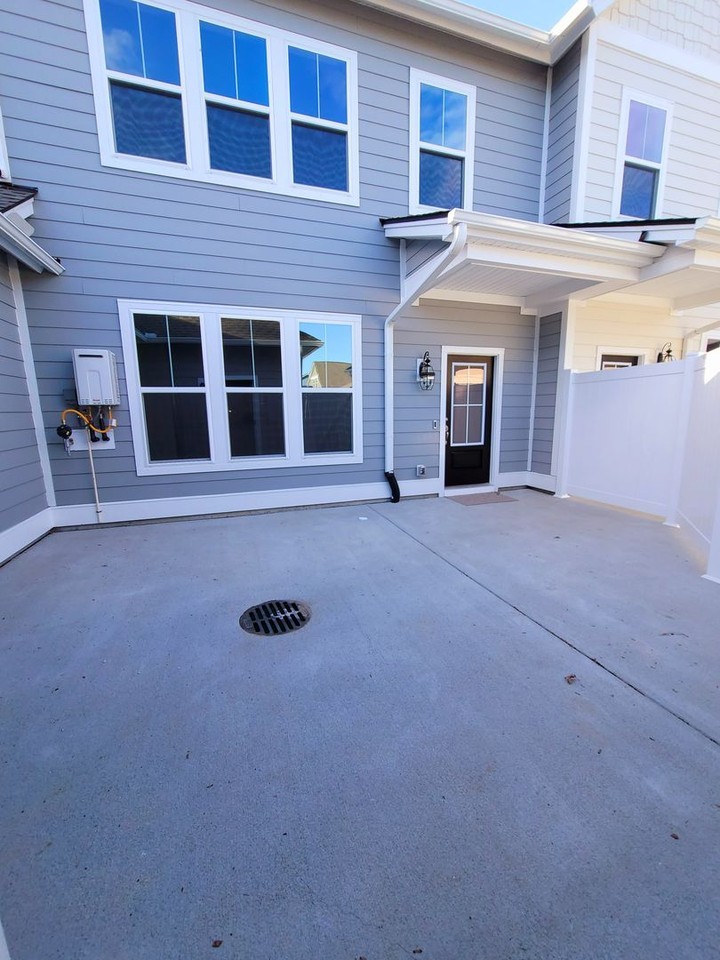 2475 Blue Crane Cir #102 - Photo 2 of 33