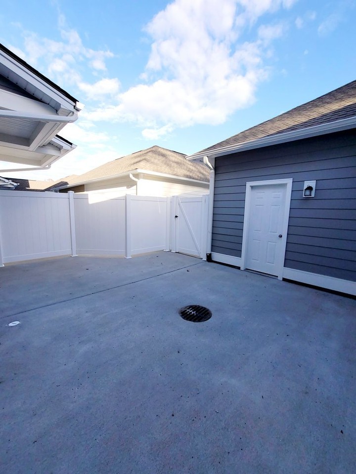 2475 Blue Crane Cir #102 - Photo 3 of 33