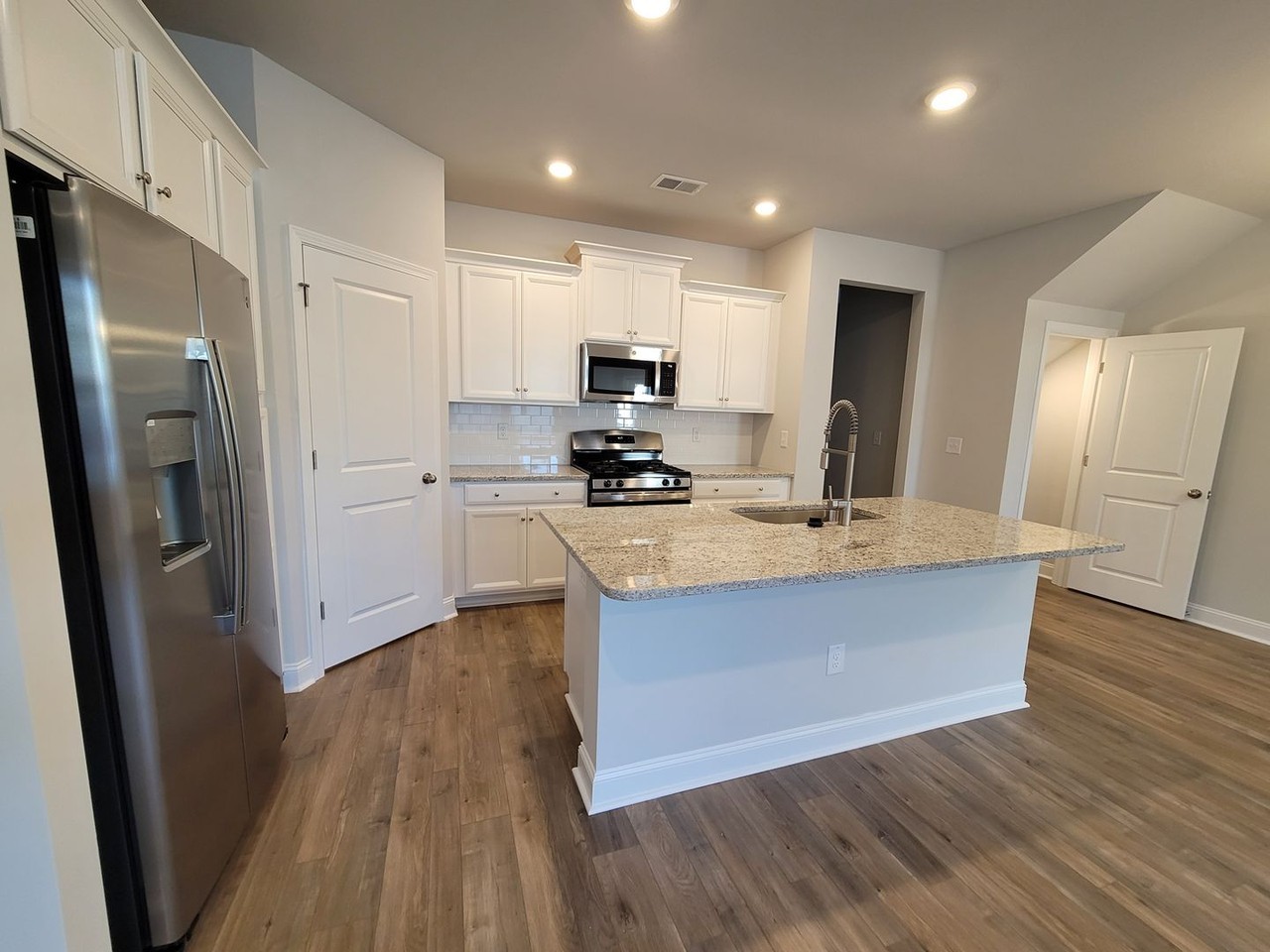 2475 Blue Crane Cir #102 - Photo 5 of 33