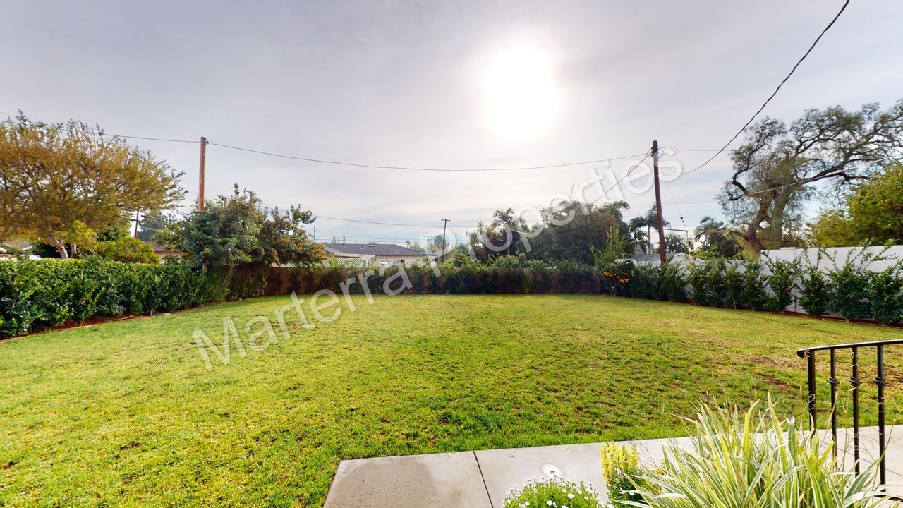 12252 Enramada Dr - Photo 4 of 28