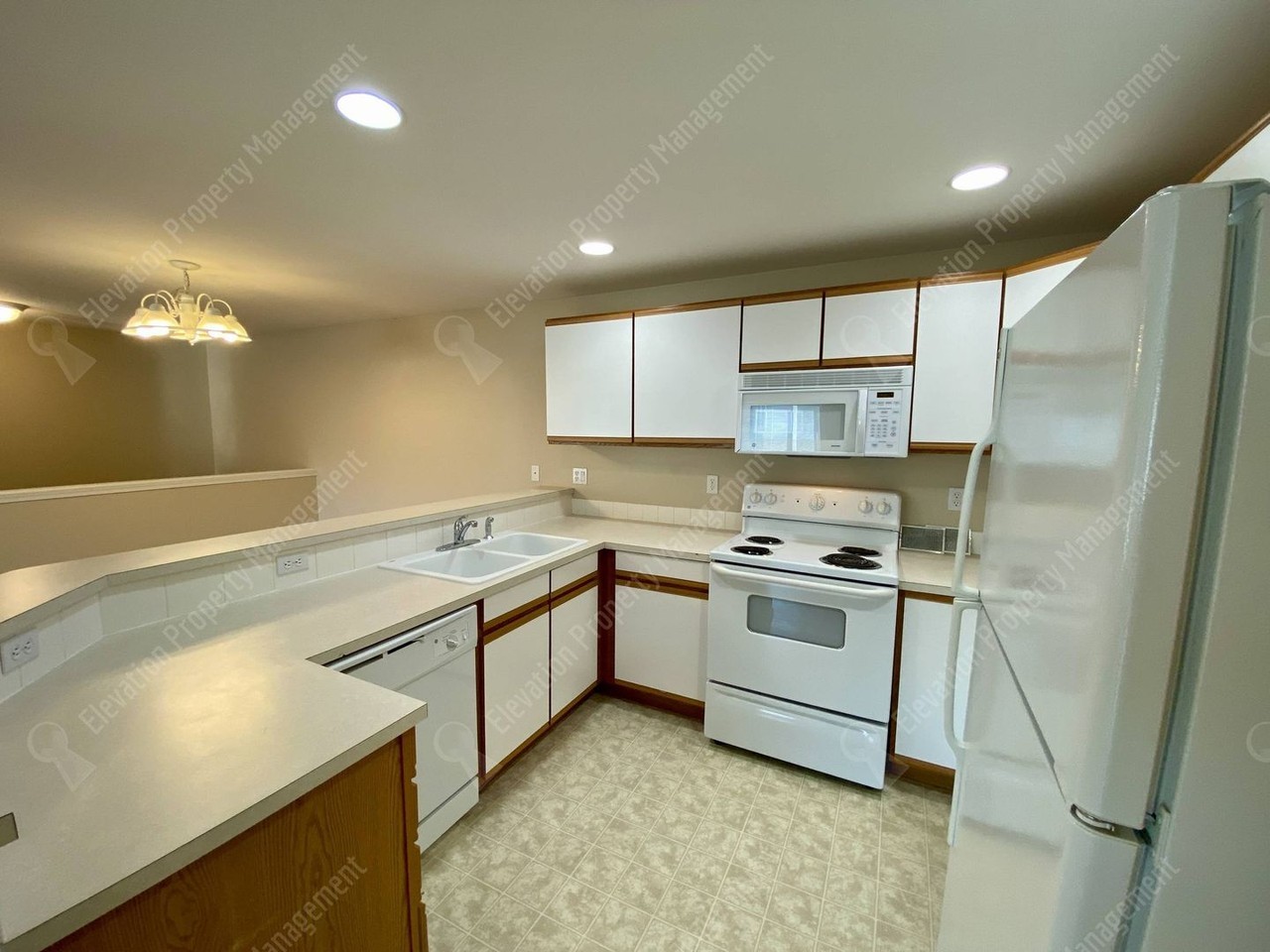 1935 Sw Canyon Dr - Photo 4 of 17