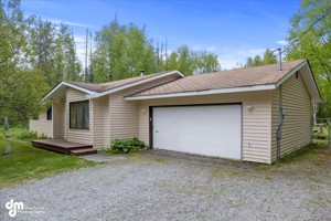 featured image of 2830 N Oxford Dr