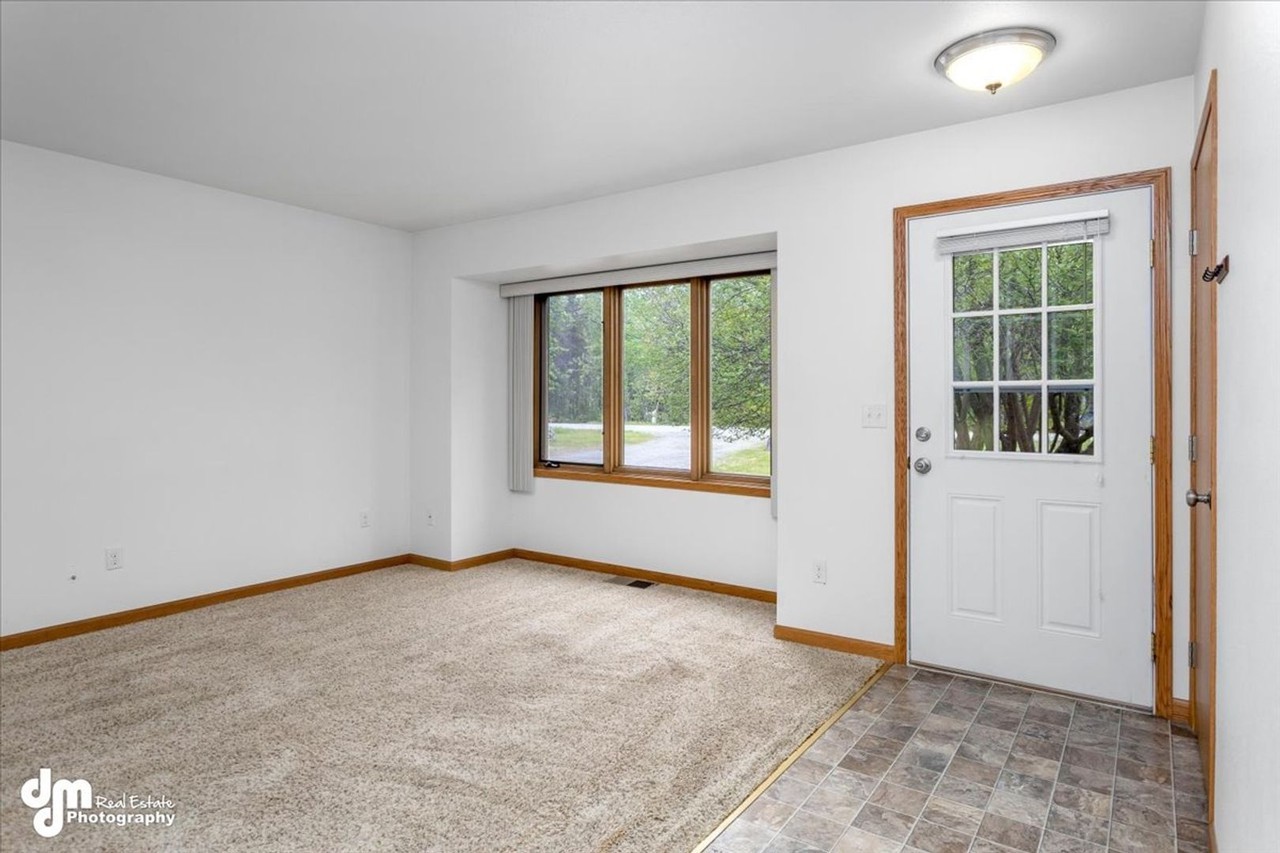 2830 N Oxford Dr - Photo 3 of 44
