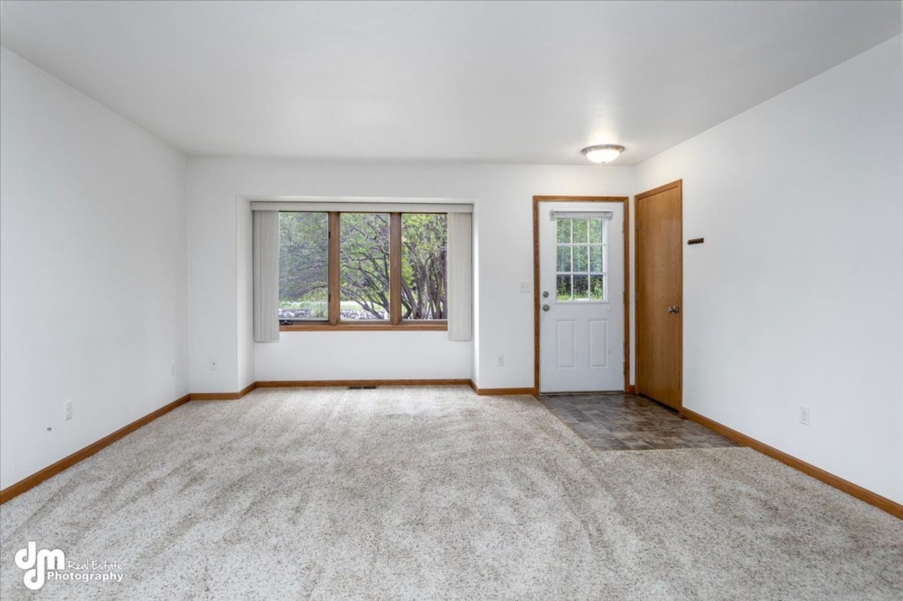 2830 N Oxford Dr - Photo 4 of 44
