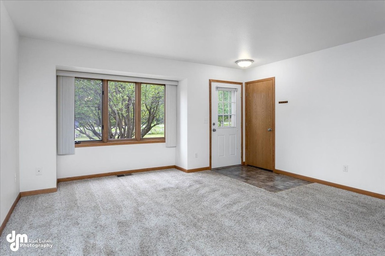 2830 N Oxford Dr - Photo 5 of 44