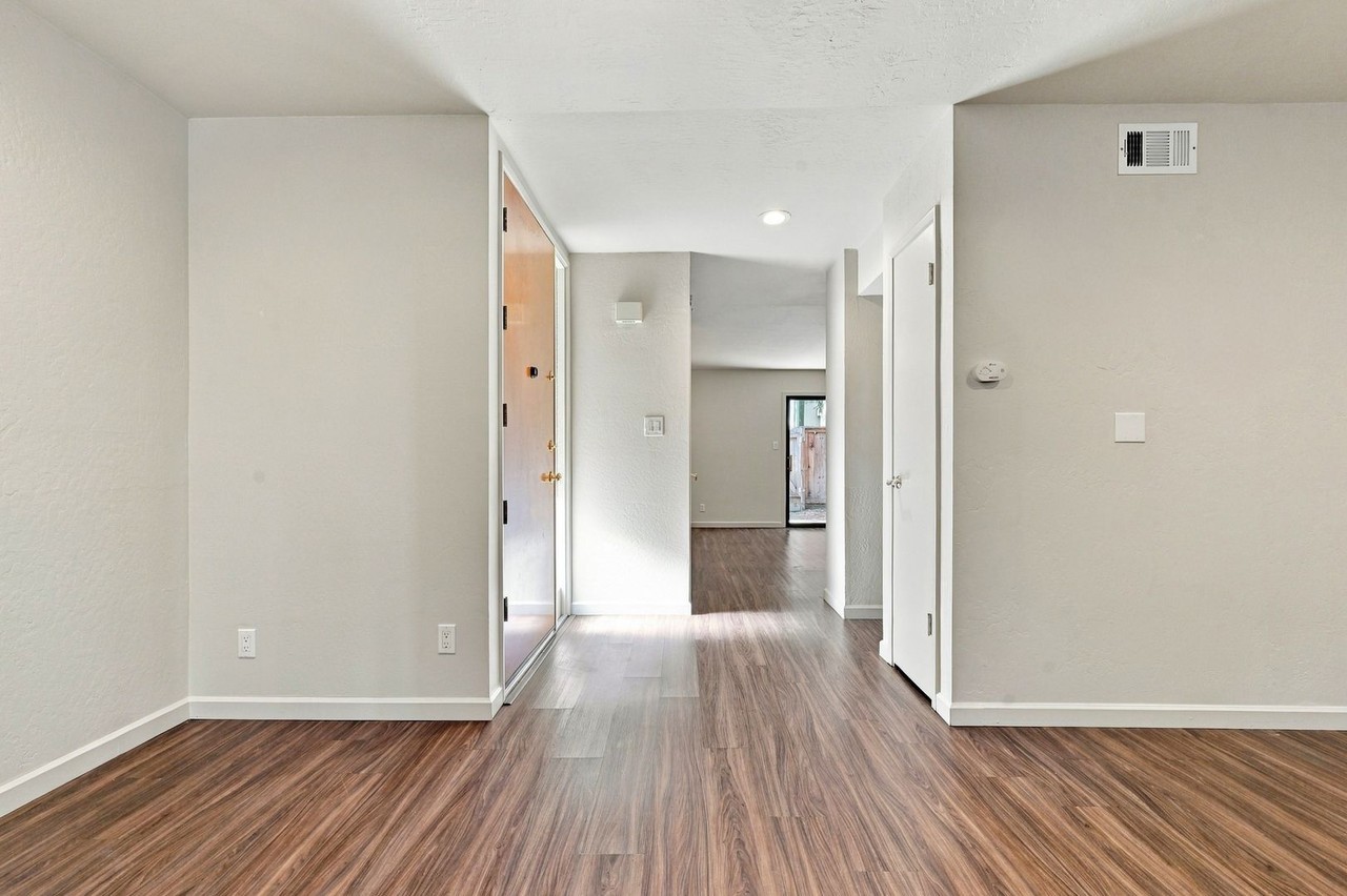 3552 Shelter Creek Dr - Photo 5 of 36