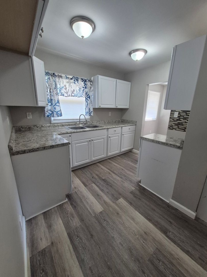 3613 Pittsburg Ave - Photo 3 of 11