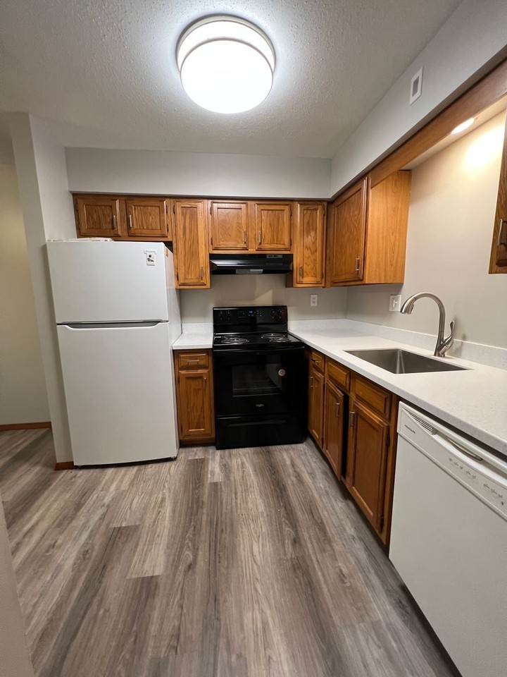 612 W 36th St - Photo 4 of 9
