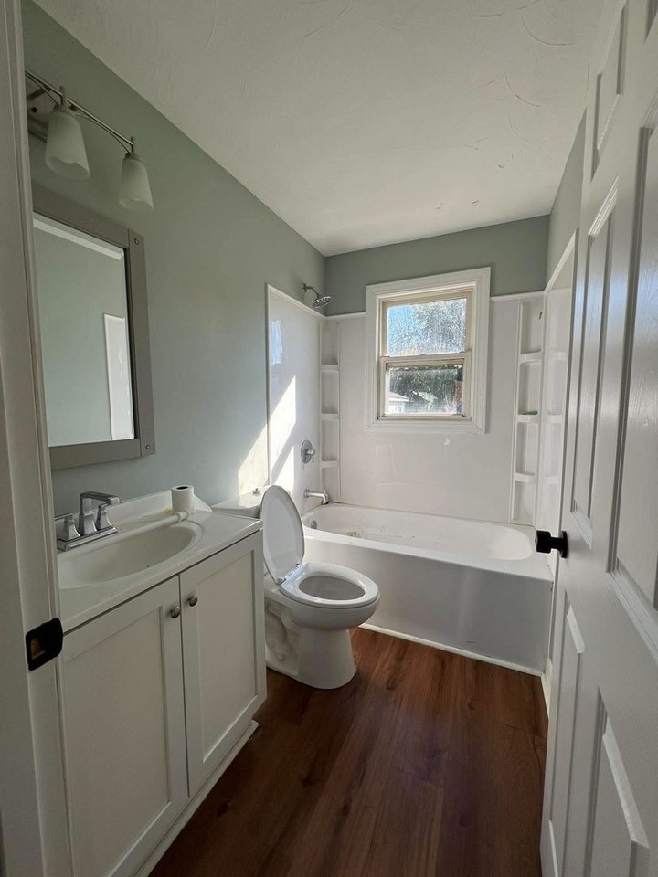 1706 E 19th St - Photo 4 of 11