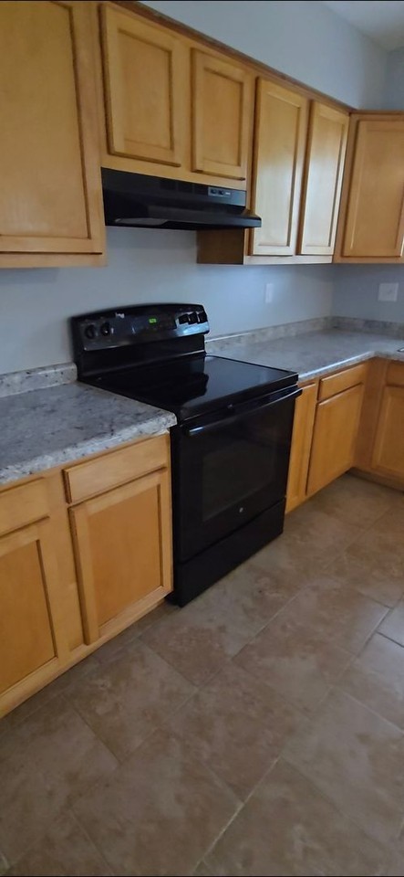 2735 Pioneer Ct - Photo 3 of 9