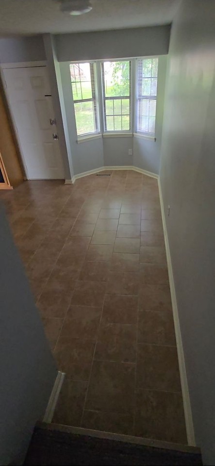 2735 Pioneer Ct - Photo 5 of 9
