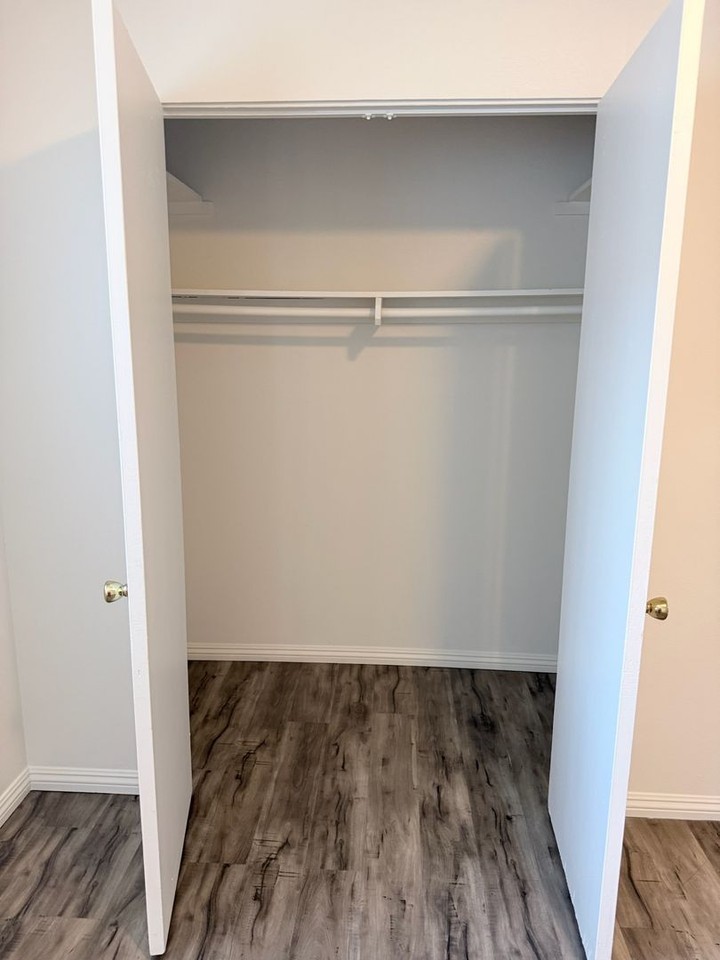 14520 Amar Rd - Photo 4 of 10