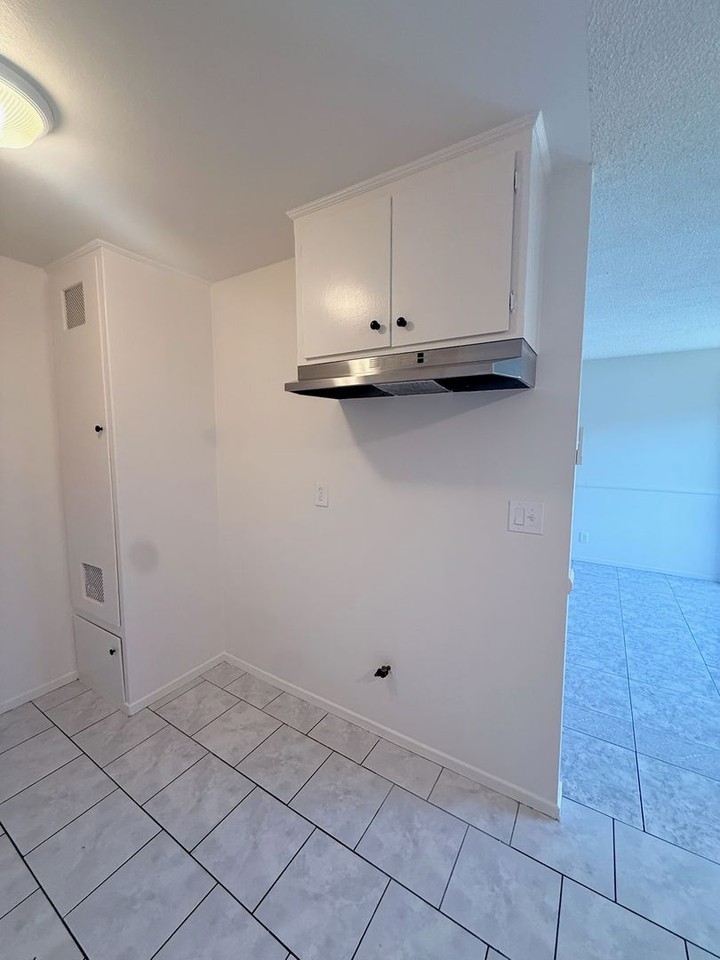 14520 Amar Rd - Photo 7 of 10