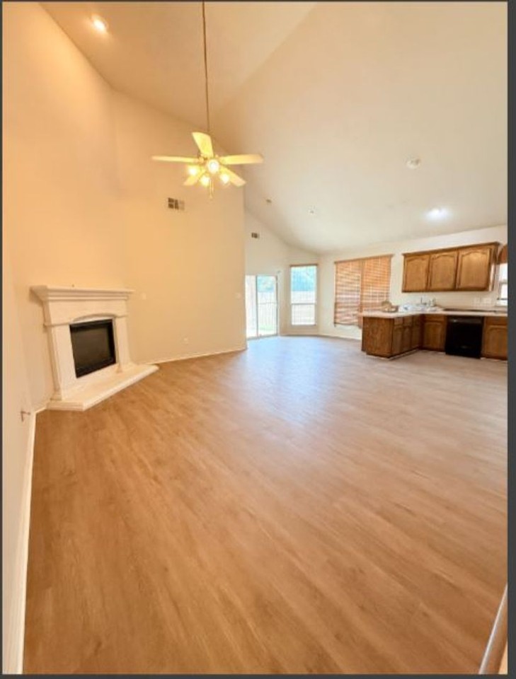 2756 Red Wolf Dr - Photo 4 of 23