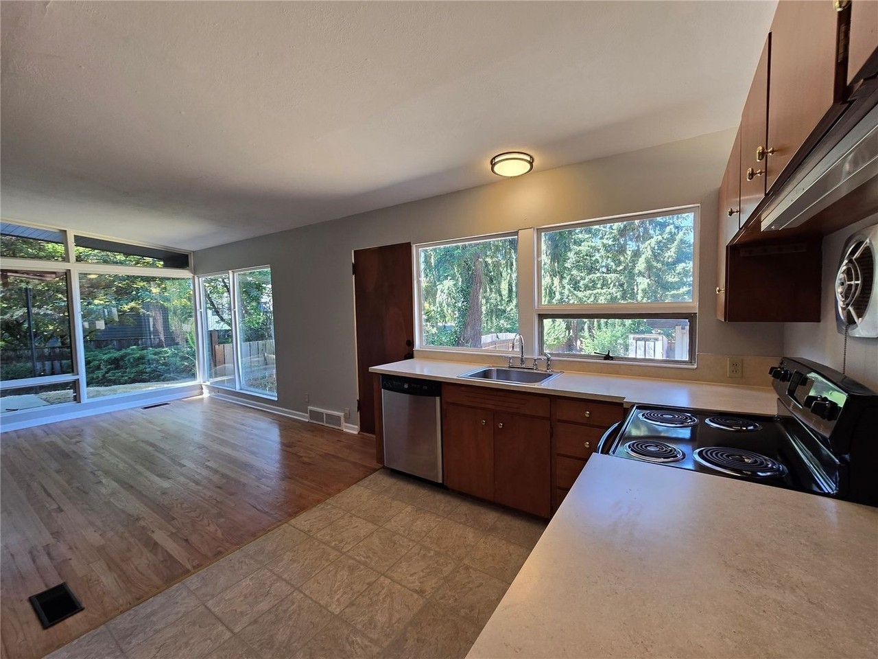 4545 119th Ave Se - Photo 4 of 26