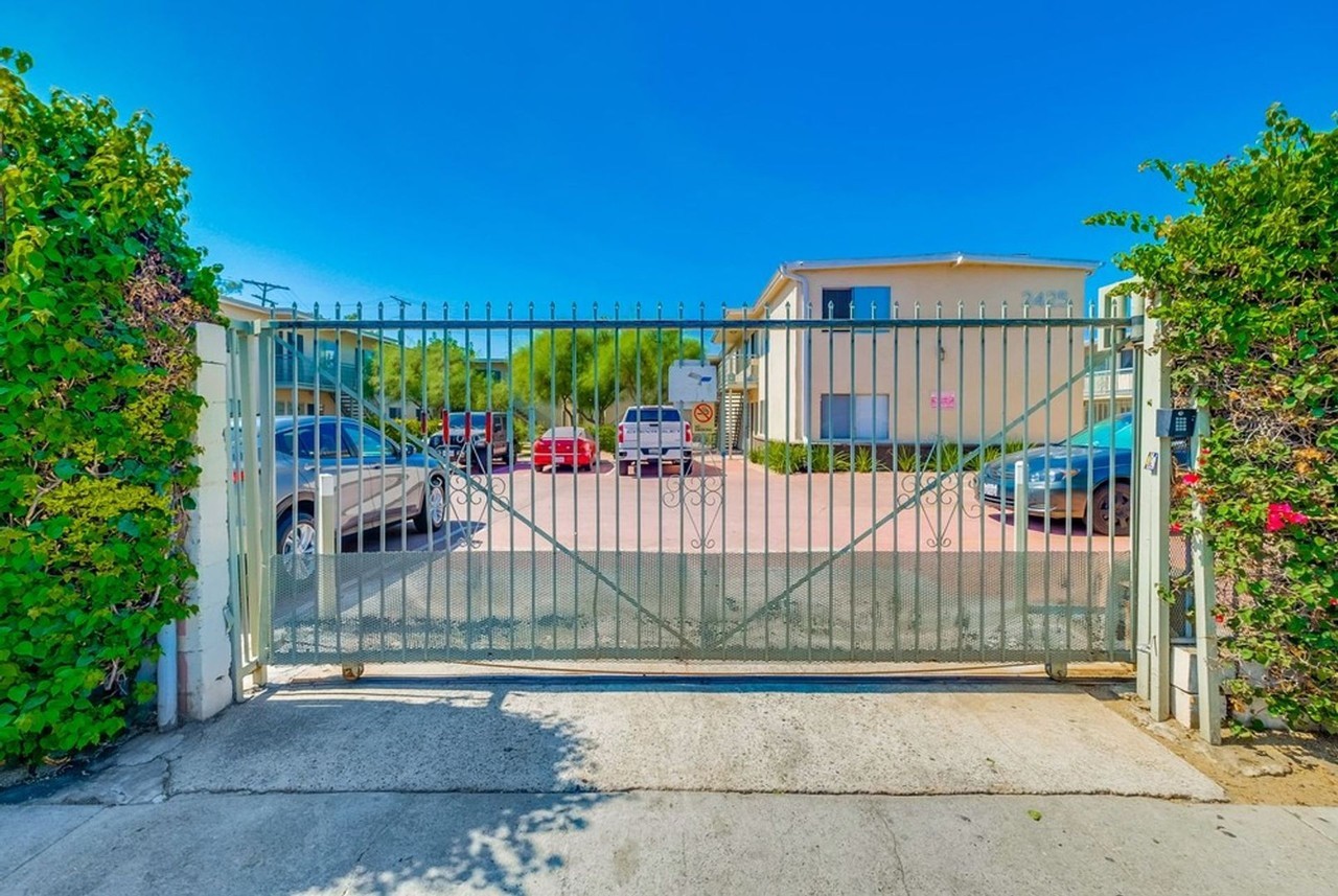 2419-2431 S Ridgeley Dr - Photo 4 of 7