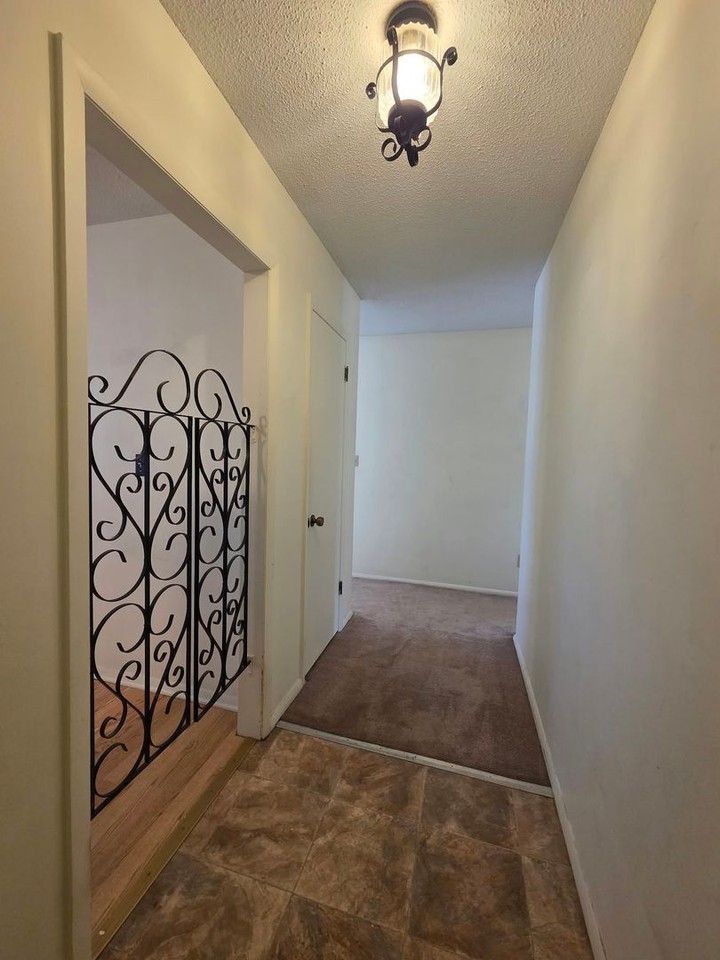 418 Jackson Cir - Photo 3 of 50