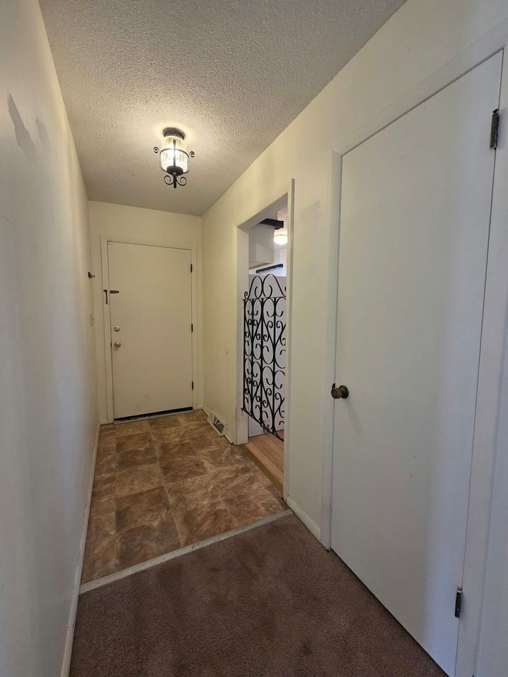 418 Jackson Cir - Photo 4 of 50