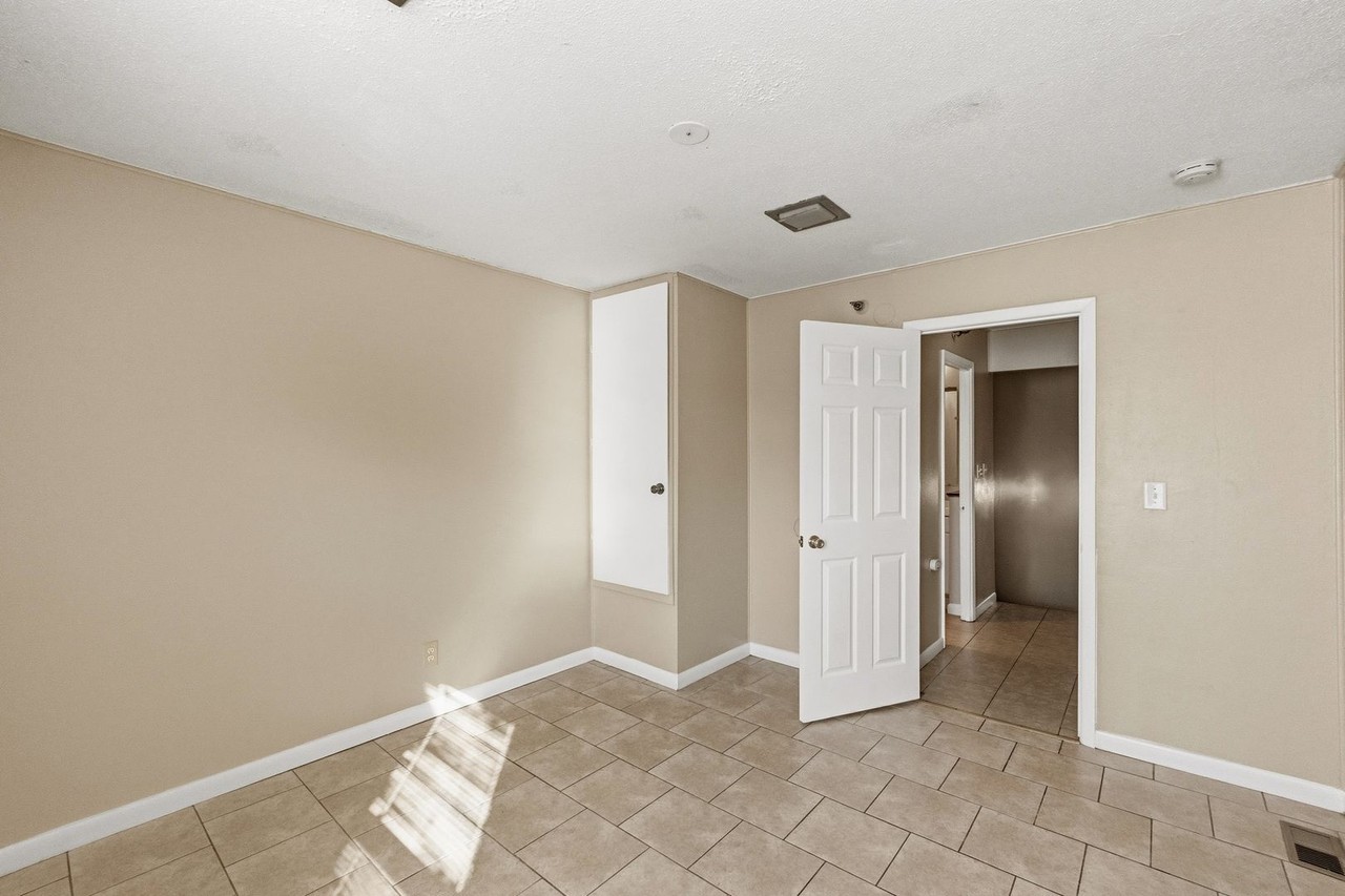 309 Tennessee St SE - Photo 3 of 12