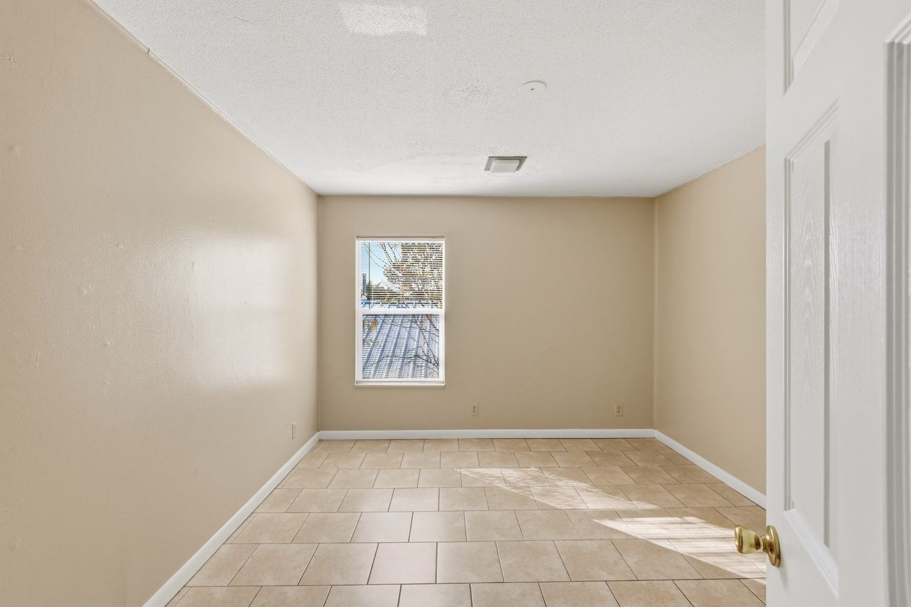 309 Tennessee St SE - Photo 4 of 12